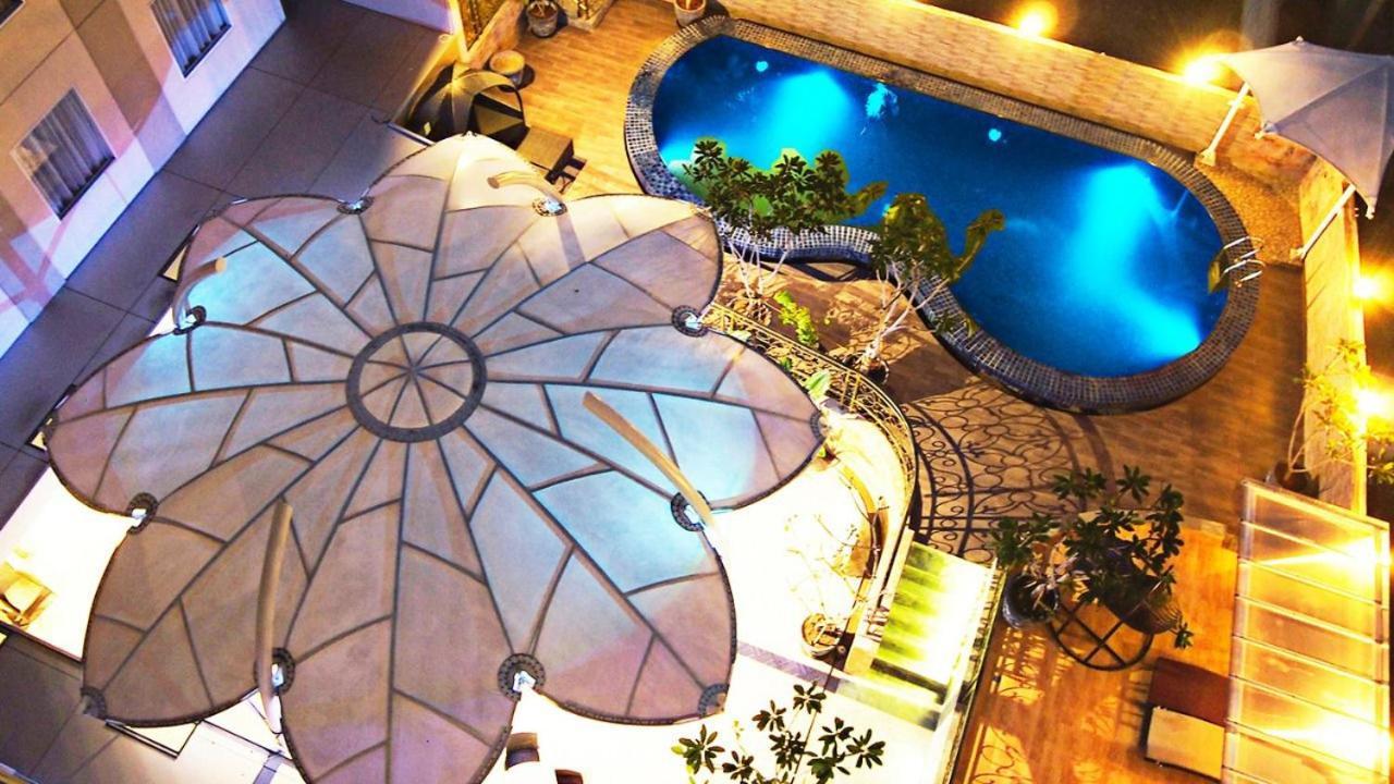 Sapphire Sky Hotel & Conference Serpong Esterno foto