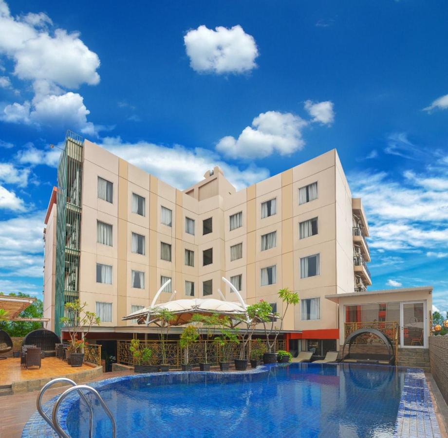 Sapphire Sky Hotel & Conference Serpong Esterno foto