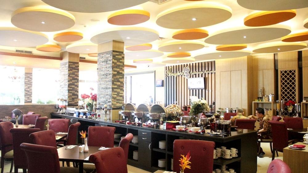 Sapphire Sky Hotel & Conference Serpong Esterno foto