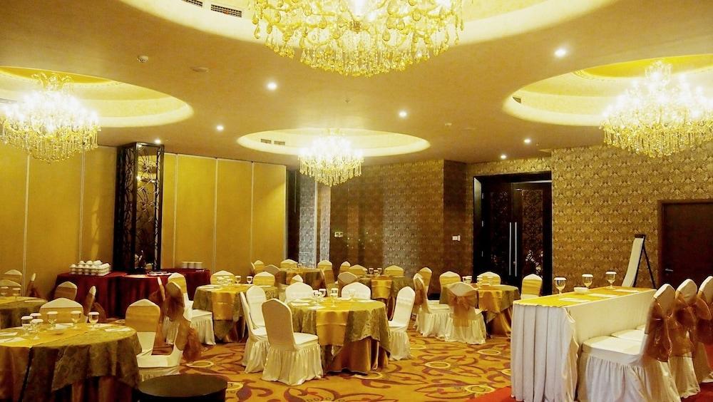 Sapphire Sky Hotel & Conference Serpong Esterno foto