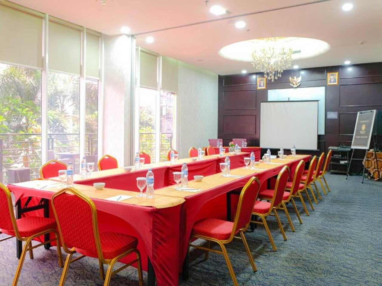 Sapphire Sky Hotel & Conference Serpong Esterno foto