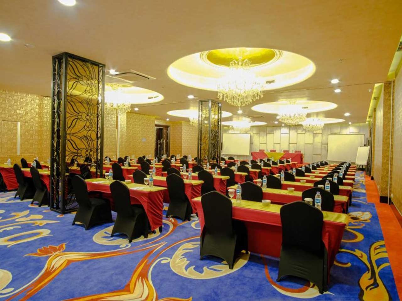 Sapphire Sky Hotel & Conference Serpong Esterno foto