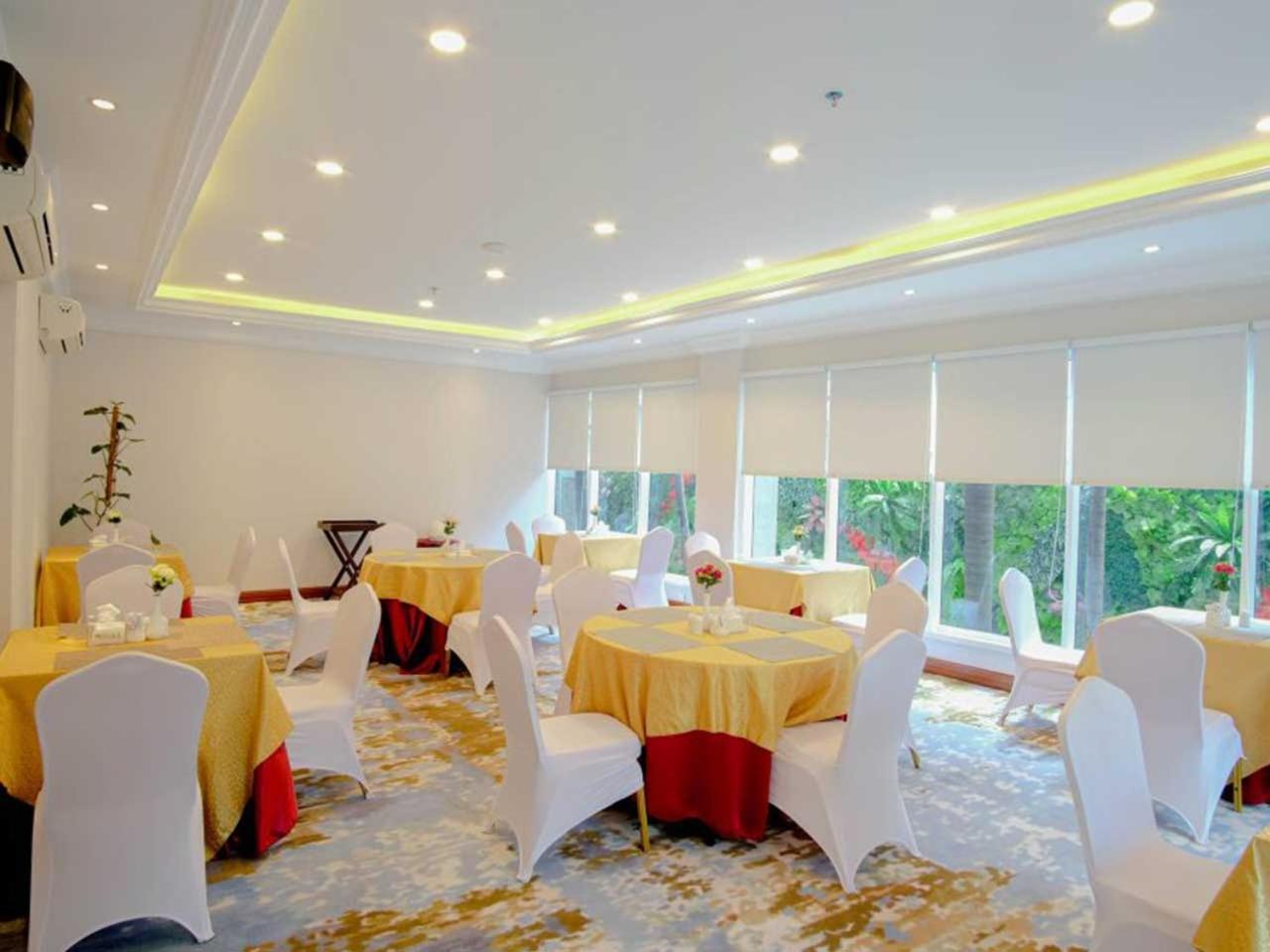 Sapphire Sky Hotel & Conference Serpong Esterno foto