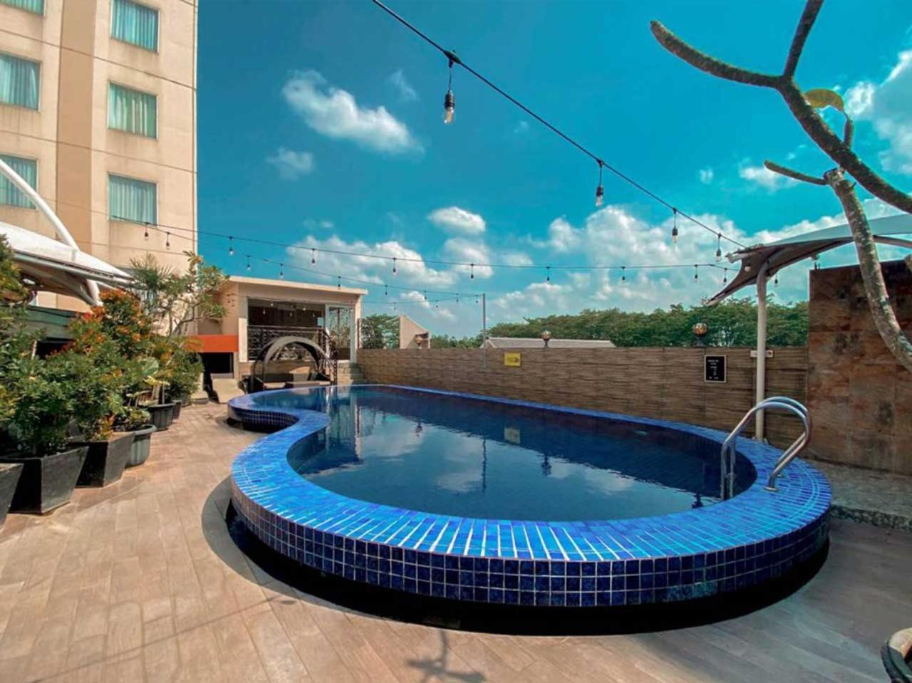 Sapphire Sky Hotel & Conference Serpong Esterno foto