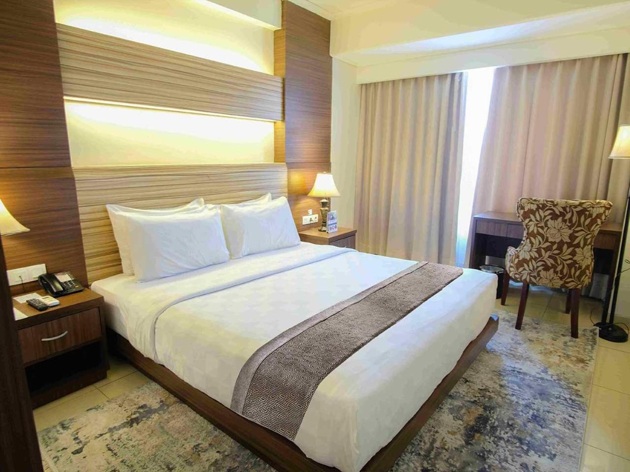 Sapphire Sky Hotel & Conference Serpong Esterno foto
