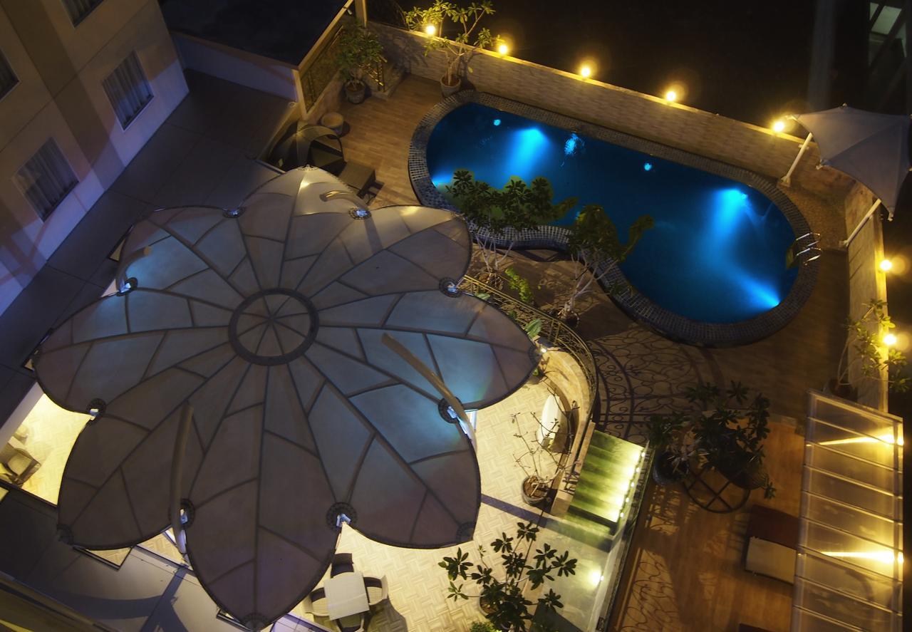 Sapphire Sky Hotel & Conference Serpong Esterno foto